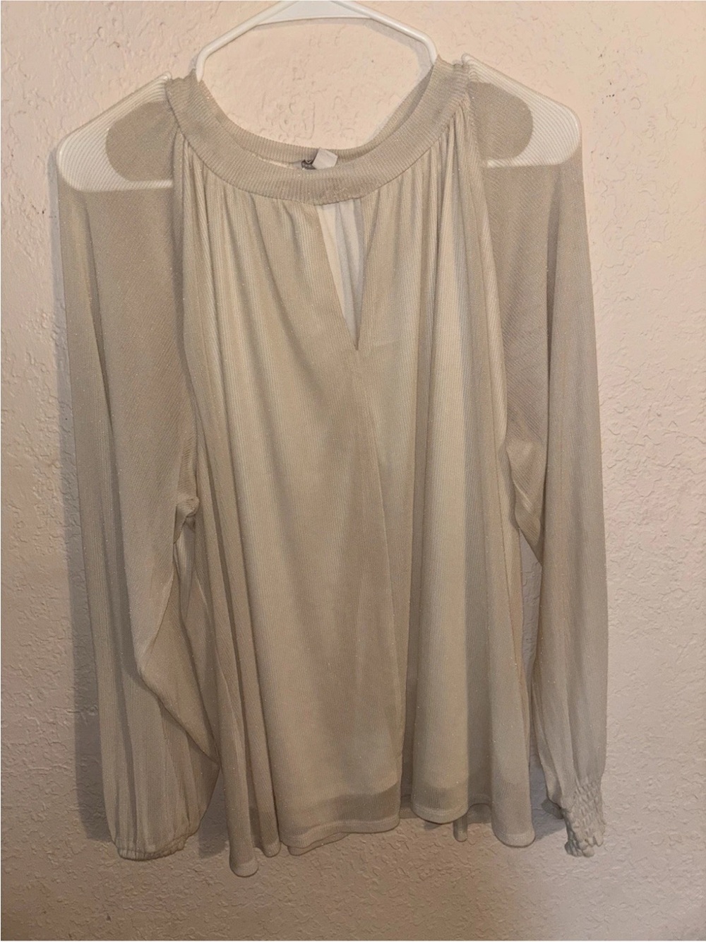 Cato Cream Long-Sleeve Keyhole Blouse